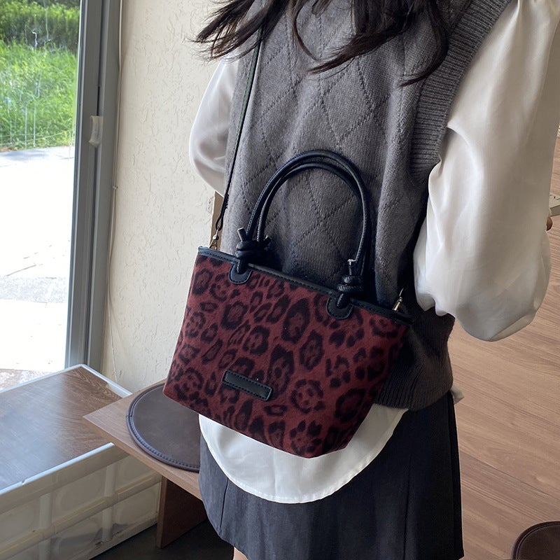 Distinctive Fashion Leopard Bucket Bag Women'S Bag Retro Crossbody Bag Texturized Western Style Shoulder Bag - Image 3