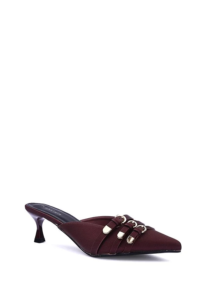 أيقون صنادل نسائية بكعب معدني