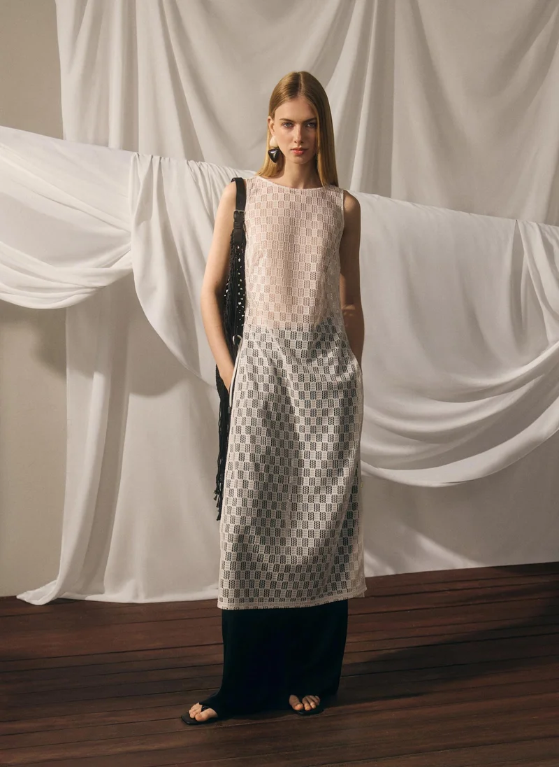 Finely-knit sleeveless midi shirt dress