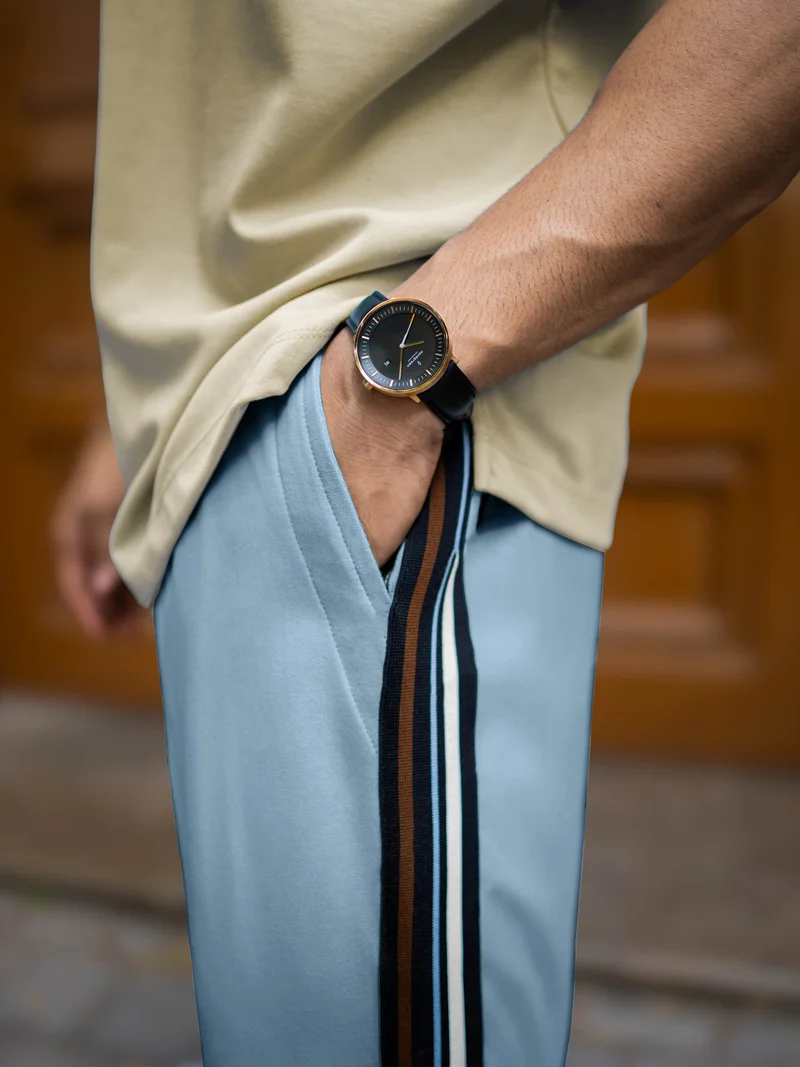 مانياك بنطلون رجالي واسع قطن رمادي فاتح بشريط ثلاثي الألوان