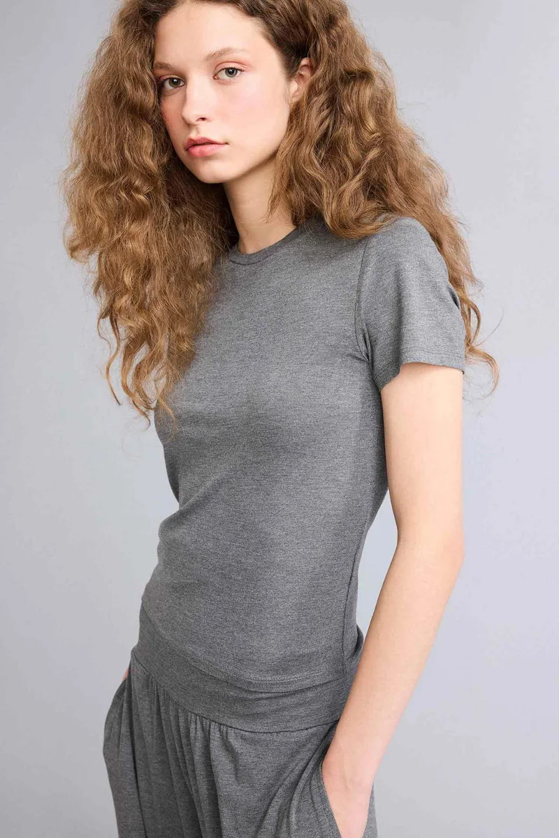 ديفاكتو Basic Short Sleeve T-Shirt