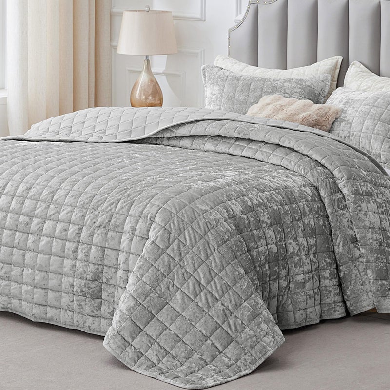 BEDELITE Velvet Quilt Set King Size - Luxury Velvet Comforter Bedding Set 3 Pieces, Lightweight Soft Cozy Shiny Light Grey Oversized Bedspread Coverlet for All Seasons with 2 Pillow Shams - Image 1