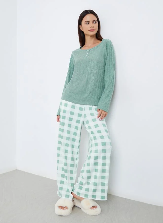 ستايلي طقم بيجاما كاروهات وتيشيرت سادة بارز الملمس