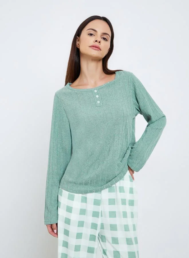 ستايلي طقم بيجاما كاروهات وتيشيرت سادة بارز الملمس