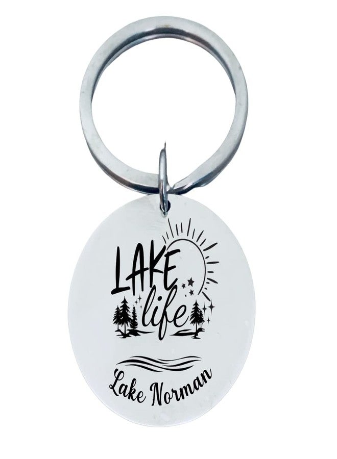 إنفينيتي كوليكشن سلسلة مفاتيح شخصية للبحيرة، منزل على البحيرة محفور عليه اسم البحيرة، كوخ على البحيرة، سلسلة مفاتيح على شكل قارب، قارب عائم، حياة البحيرة، مجوهرات البحيرة - Image 1