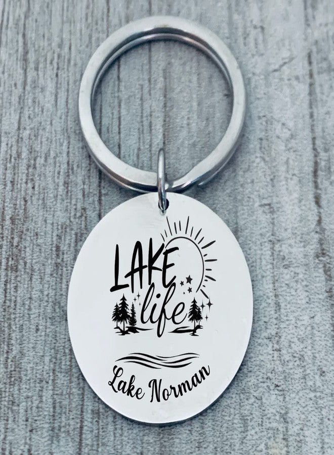 إنفينيتي كوليكشن سلسلة مفاتيح شخصية للبحيرة، منزل على البحيرة محفور عليه اسم البحيرة، كوخ على البحيرة، سلسلة مفاتيح على شكل قارب، قارب عائم، حياة البحيرة، مجوهرات البحيرة - Image 2