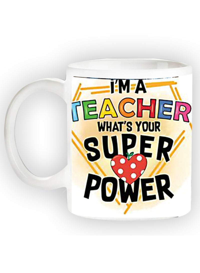 حكاية شمعة مج من السيراميك بطبعة تصميم "هدية للمعلم" بلون أبيض - Image 2