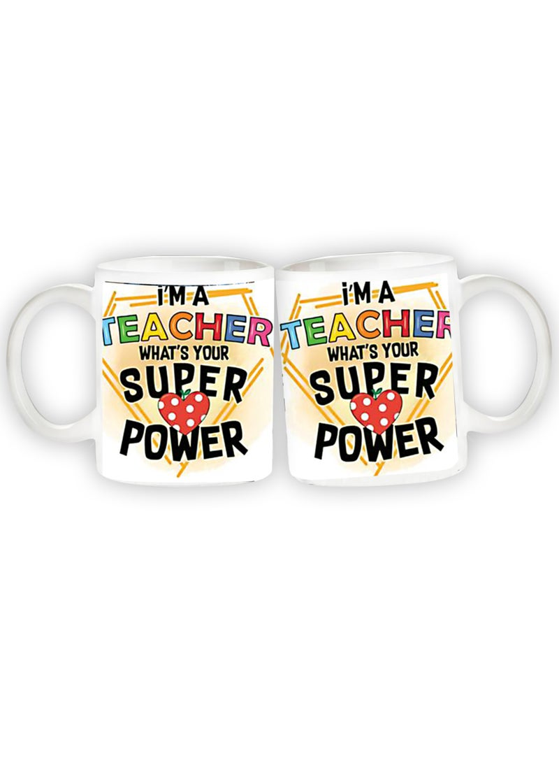 حكاية شمعة مج من السيراميك بطبعة تصميم "هدية للمعلم" بلون أبيض - Image 3