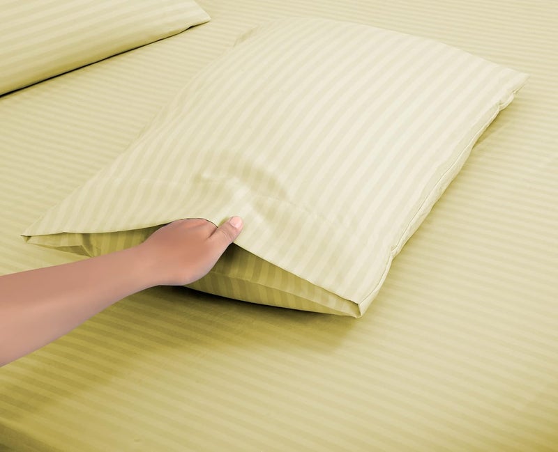 ROYALE LINENS طقم شراشف كاملة 4 قطع من رويال لينينز - فراش مايكروفايبر ناعم 1800 - 1 شرشف مجهز، 1 شرشف مسطح، 2 كيس وسادة - مقاوم للتجعد والبهتان - شراشف فندقية فاخرة (بيج مخطط، كامل) - Image 4