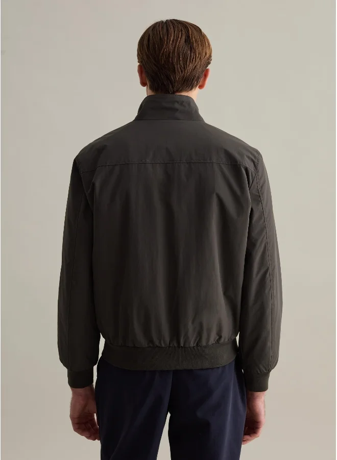 او في اس Full-zip bomber jacket with high neck