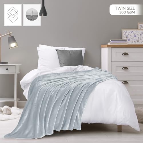 Utopia Bedding Fleece Blanket Twin Size Light Grey 60x80 Inches Ultra Soft Warm Lightweight Microfiber Breathable AntiStatic Cozy Bed Blanket AllSeason Home Decor Gift for Men Women - Image 3
