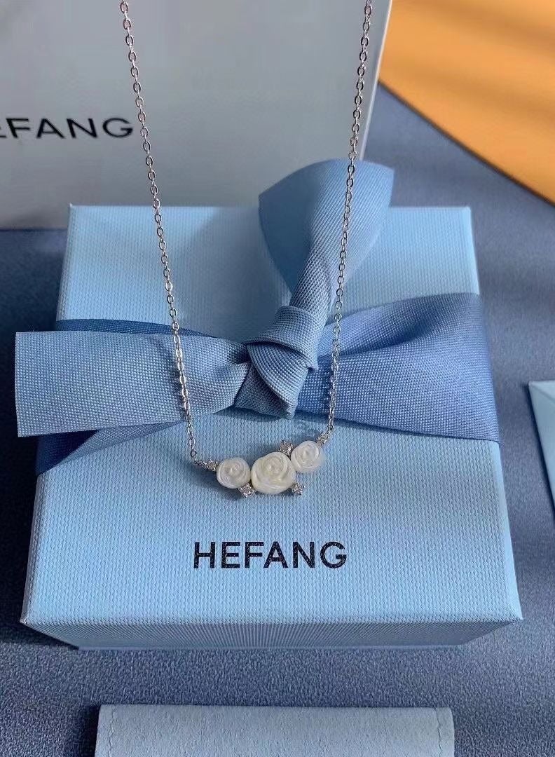 HEFANG Light Luxury Personalized White Rose Collarbone Necklace  - Image 1
