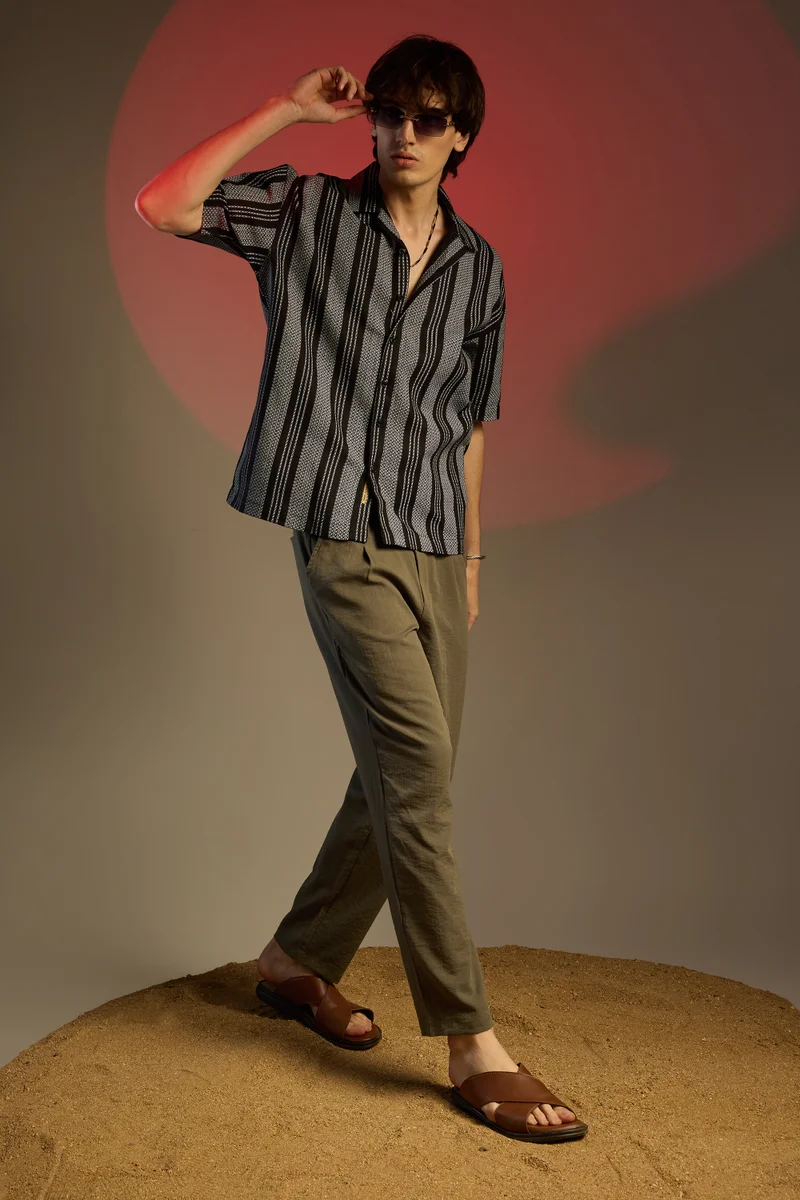 Campus Sutra Campus Sutra Men's Obsidian Black Woven Striped Oversized Shirt For Casual Wear | Cuban Collar | Short Sleeve | Button Closure | Oversized Shirt Crafted With Comfort Fit For Everyday Wear