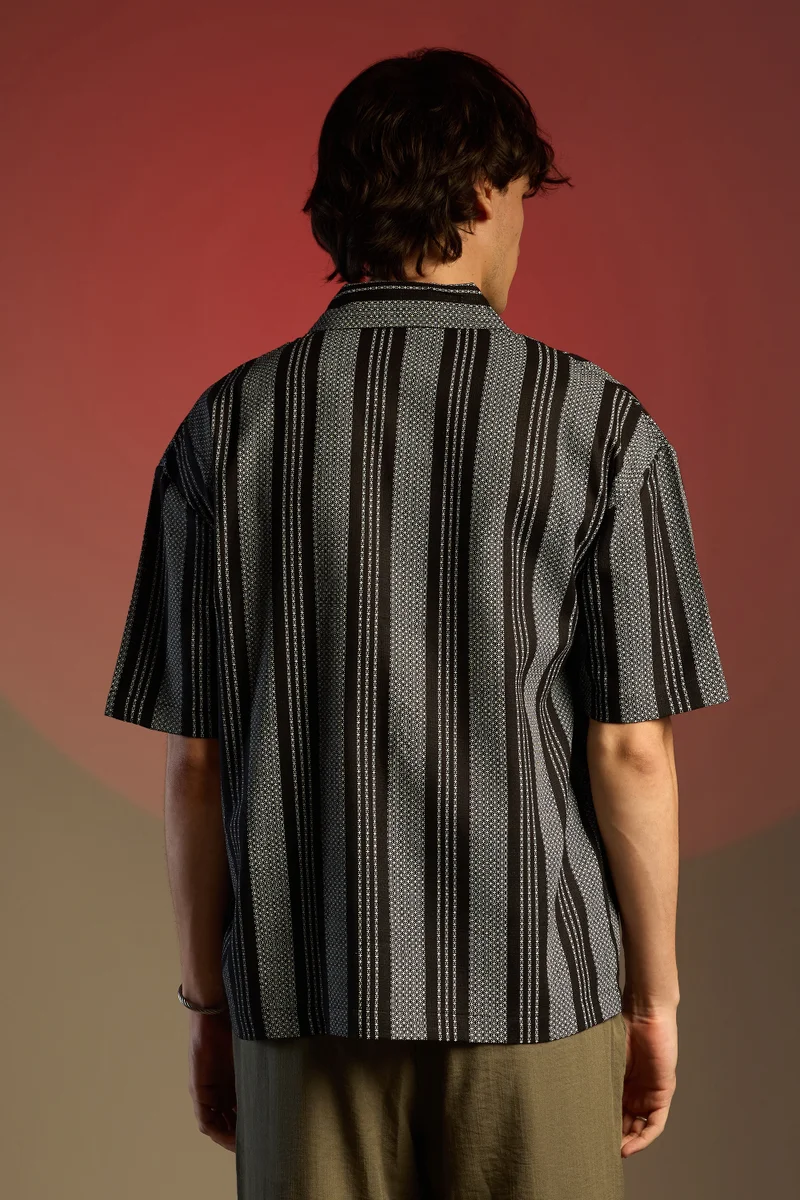 Campus Sutra Campus Sutra Men's Obsidian Black Woven Striped Oversized Shirt For Casual Wear | Cuban Collar | Short Sleeve | Button Closure | Oversized Shirt Crafted With Comfort Fit For Everyday Wear
