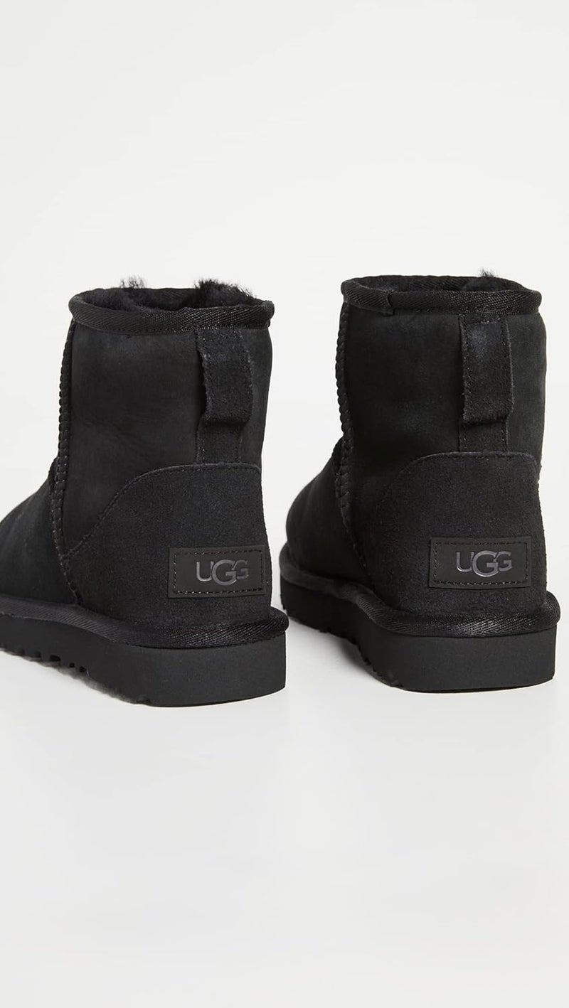UGG حذاء UGG النسائي الكلاسيكي ميني II - أسود - Image 4