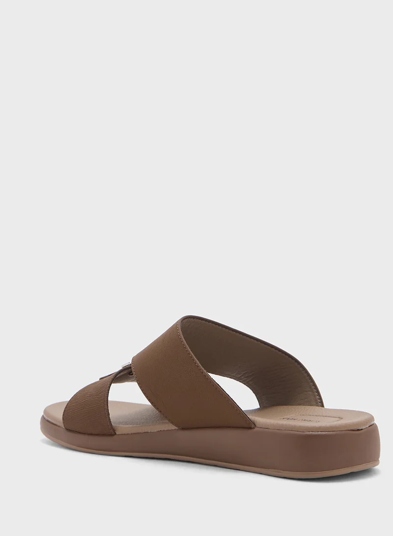 روبرت وود Arabic Sandals
