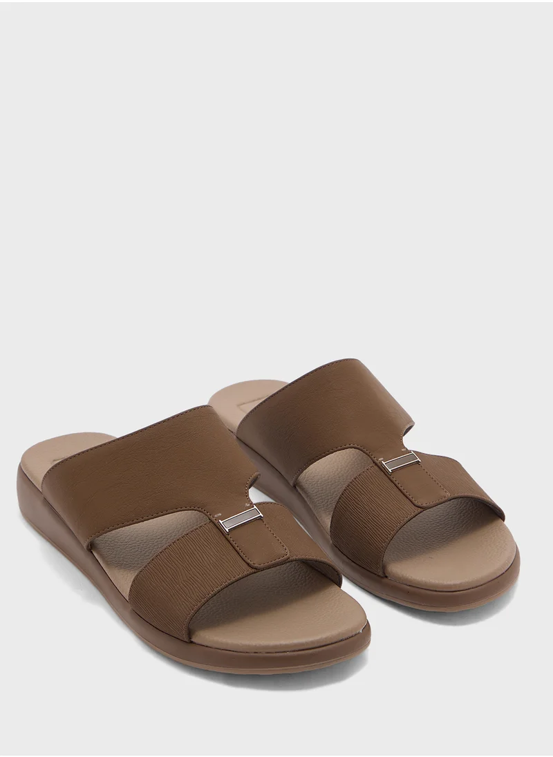 روبرت وود Arabic Sandals