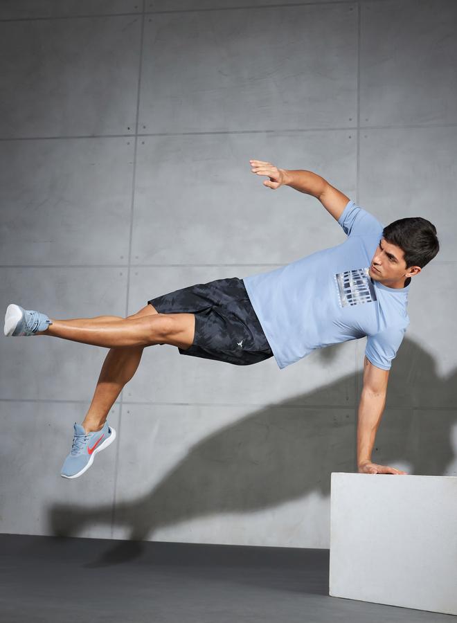 تكنوسبورت شورت تكنوسبورت بطبعة تاي داي مطاطي ثنائي الاتجاه - Image 5