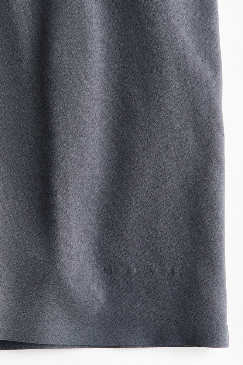 اتش اند ام شورت رياضي من طبقتين