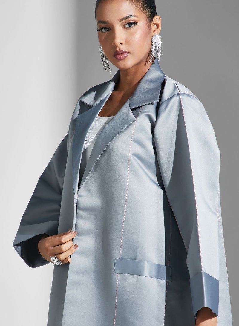 آرا عباية محبوكة بتصميم مخطط - Image 3