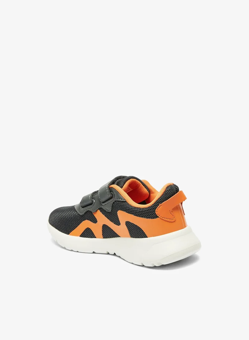 شو اكسبرس أحذية رياضية للأولاد بتصميم لوحات وإغلاق بشريط لاصق