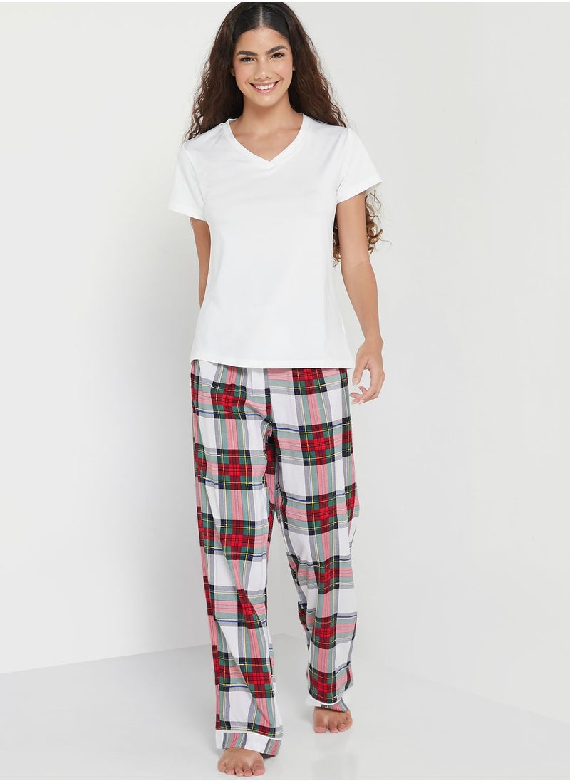 Checkered Pyjama Set - pzsku/ZFEC29430EB53B2007731Z/45/_/1702422771/1da519d0-ec22-4102-9443-4655a22cbffa