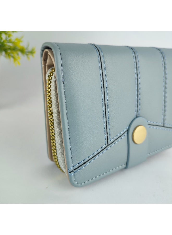 محفظة جلد نسائية فاخرة بجلد ناعم الملمس ومقسمة من الداخل لتنظيم جميع أغراضك - Image 2