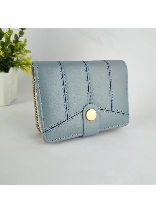 محفظة جلد نسائية فاخرة بجلد ناعم الملمس ومقسمة من الداخل لتنظيم جميع أغراضك - Image 1