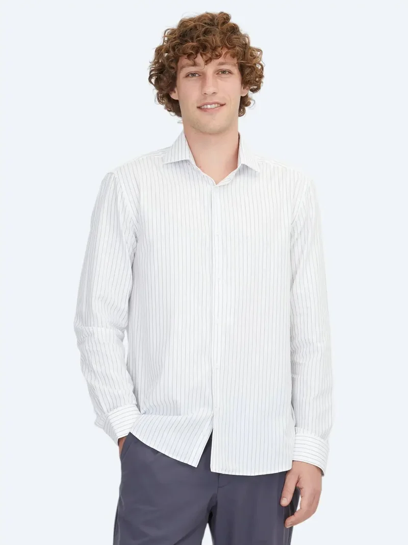 كيب قميص أزرق بقصة عادية، مصنوع من القطن الكلاسيكي بنسبة 100%