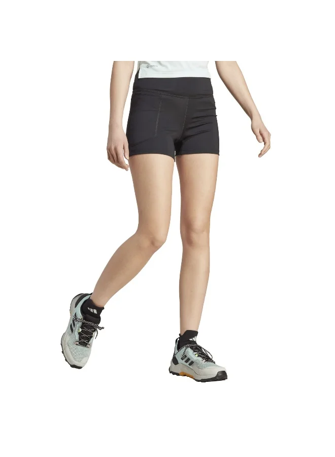 اديداس شورتات المشي القصيرة للنساء باللون الأسود مقاس