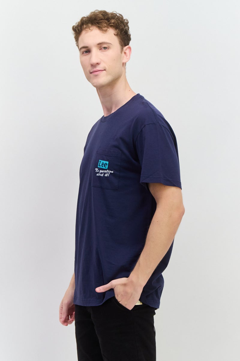 LEE تي شيرت رجالي بأكمام قصيرة وطوق دائري بطباعة جرافيك، أزرق داكن - Image 2