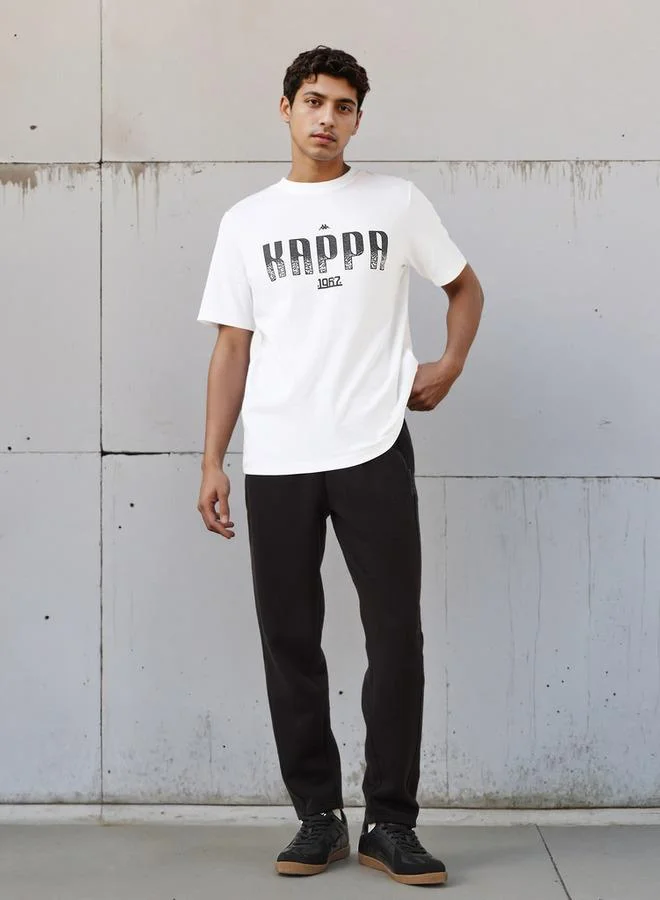 كابا تيشيرت رجالي بطبعة شعار كابا