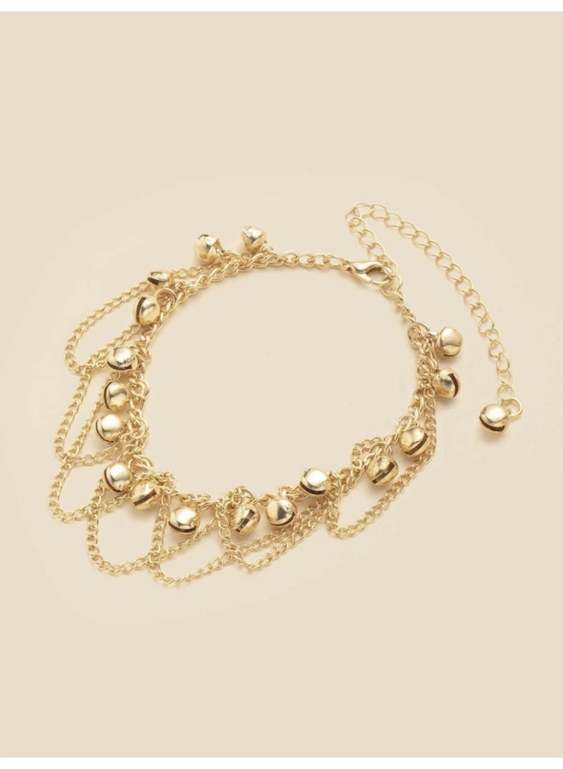 ڤيا خلخال أنيق مزوّد بتعليقة جرس خفيفة تضيف لمسة مرِحة وأنثوية للكاحل. - Image 2