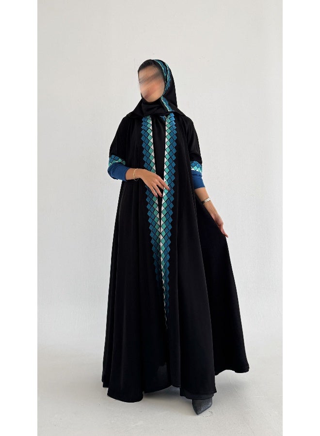 آية MWT496 عباية سودا بتطريز أزرق - Image 1