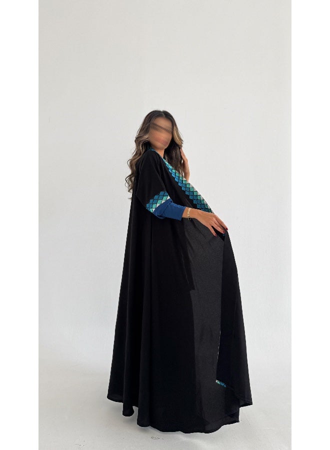 آية MWT496 عباية سودا بتطريز أزرق - Image 5