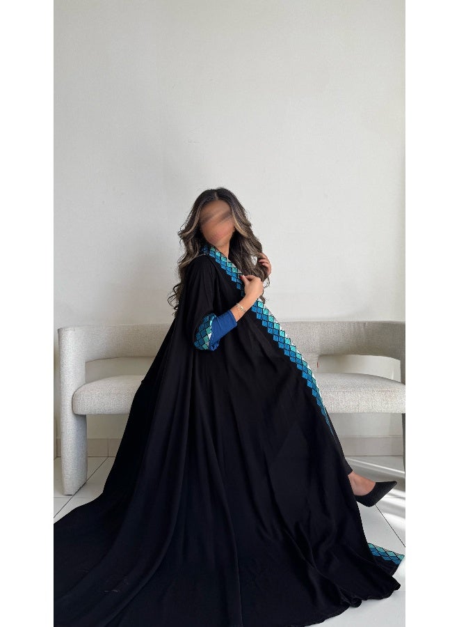 آية MWT496 عباية سودا بتطريز أزرق - Image 4