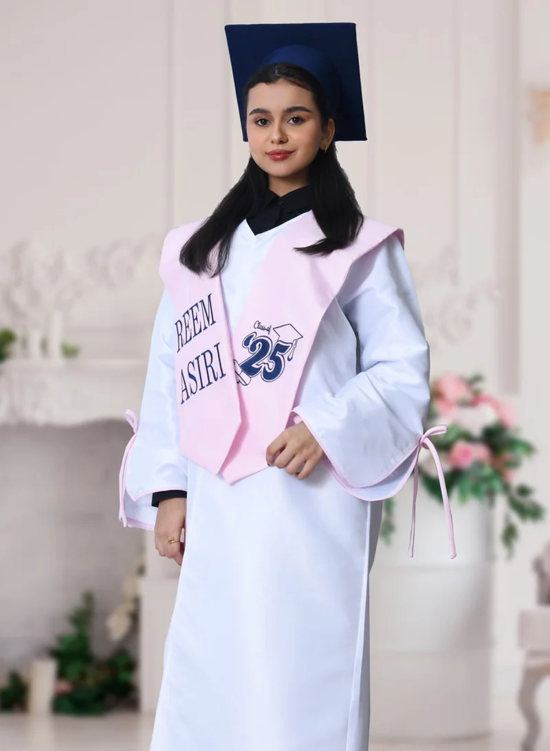 HAWRAA ABAYA Graduation uniform: a bright white abaya with a wide, open sleeve decorated with a bow, with a scarf and a plain cap in pink