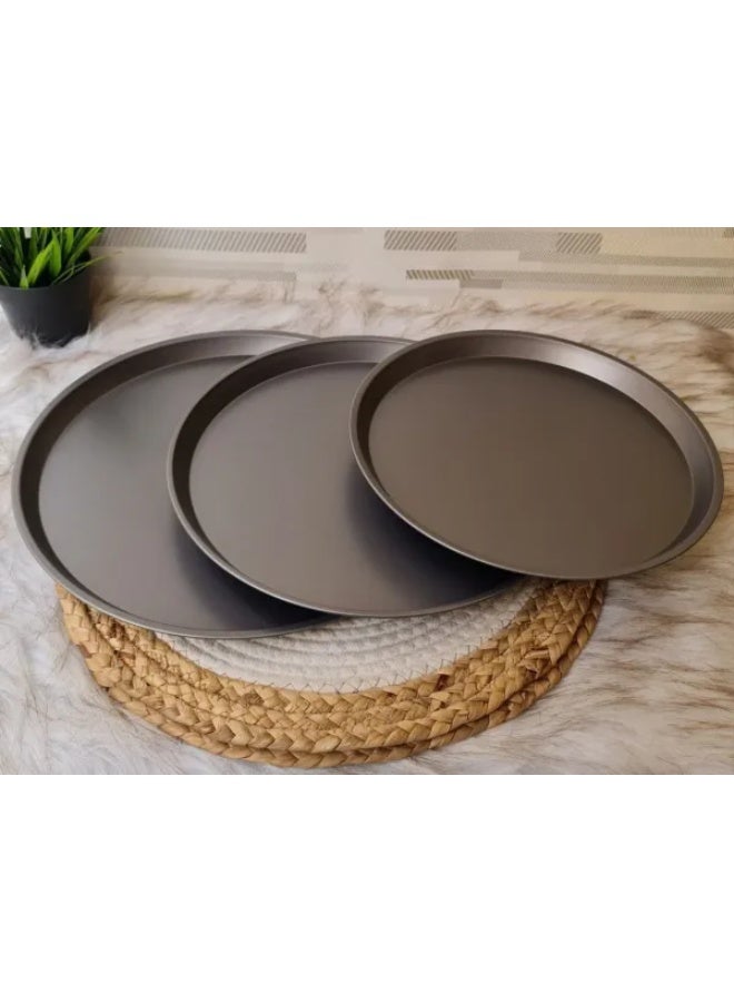 صواني بيتزا قطعتين عالية الجودة مقاومة للحرارة وغير لاصقة للاستخدام في الفرن والميكروويف، خفيفة الوزن وسهلة التنظيف، مناسبة للبيتزا والمعجنات والكعك والمخبوزات، صديقة للبيئة وخالية من المواد الضارة - Image 3