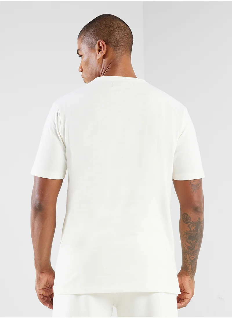 ذا جيفينج موفمنت Regular Fitted T-Shirt