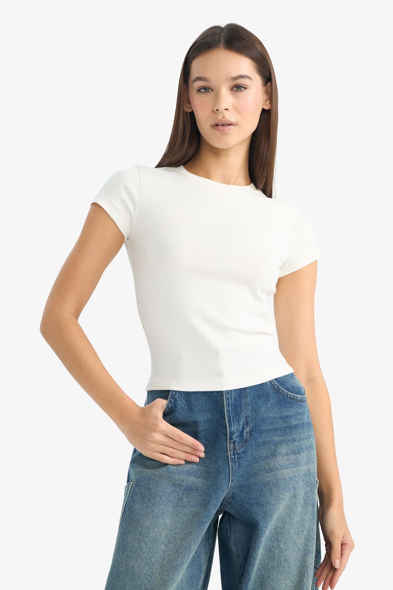 ديفاكتو تيشيرت ريبانا مخصر - Image 3