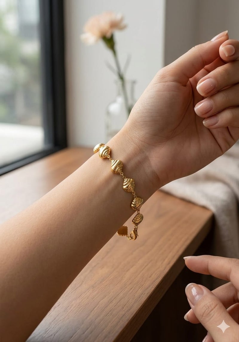 Ribbed Seashell Link Chain Bracelet with Elegant Clasp - Classic Geometric Metallic Wristband