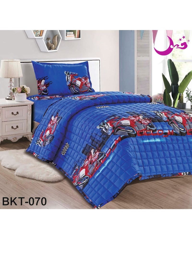 Moon Children's drawings compressed bedspread for one and a half people. Add a dose of vitality to your little ones' room decor by purchasing this beautiful bedspread. 