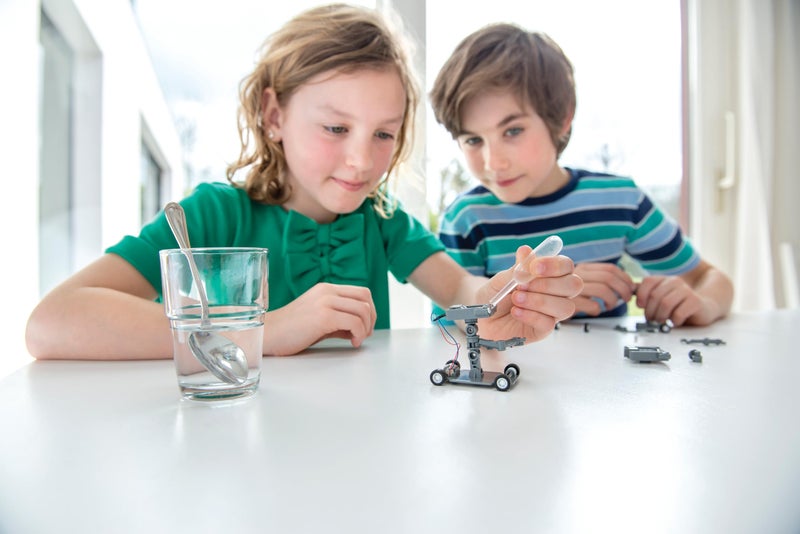 4M Toysmith, Green Science Salt Water Powered Robot Kit, STEAM Powered Kids, Beach Toy, For Boys & Girls 5+ - Image 5