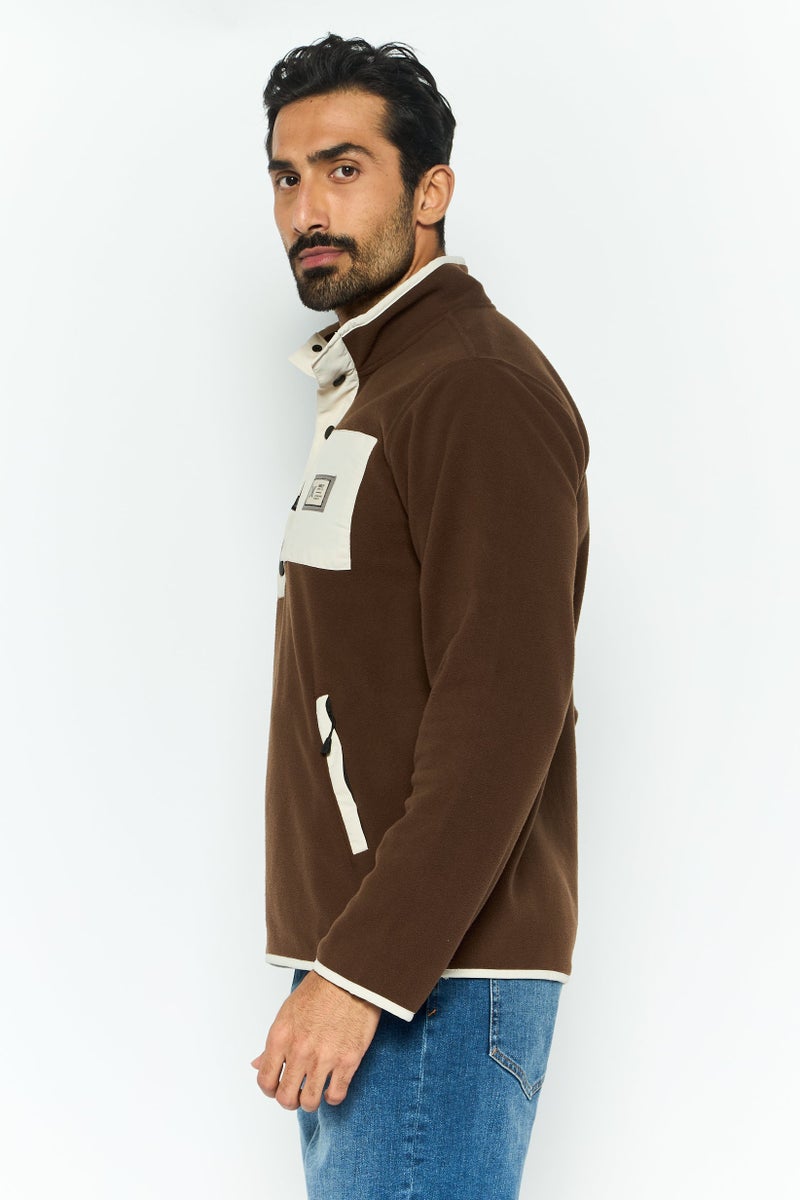 Hurley سويت شيرت للرجال بياقة مزيفة بشعار العلامة التجارية، بني - Image 2