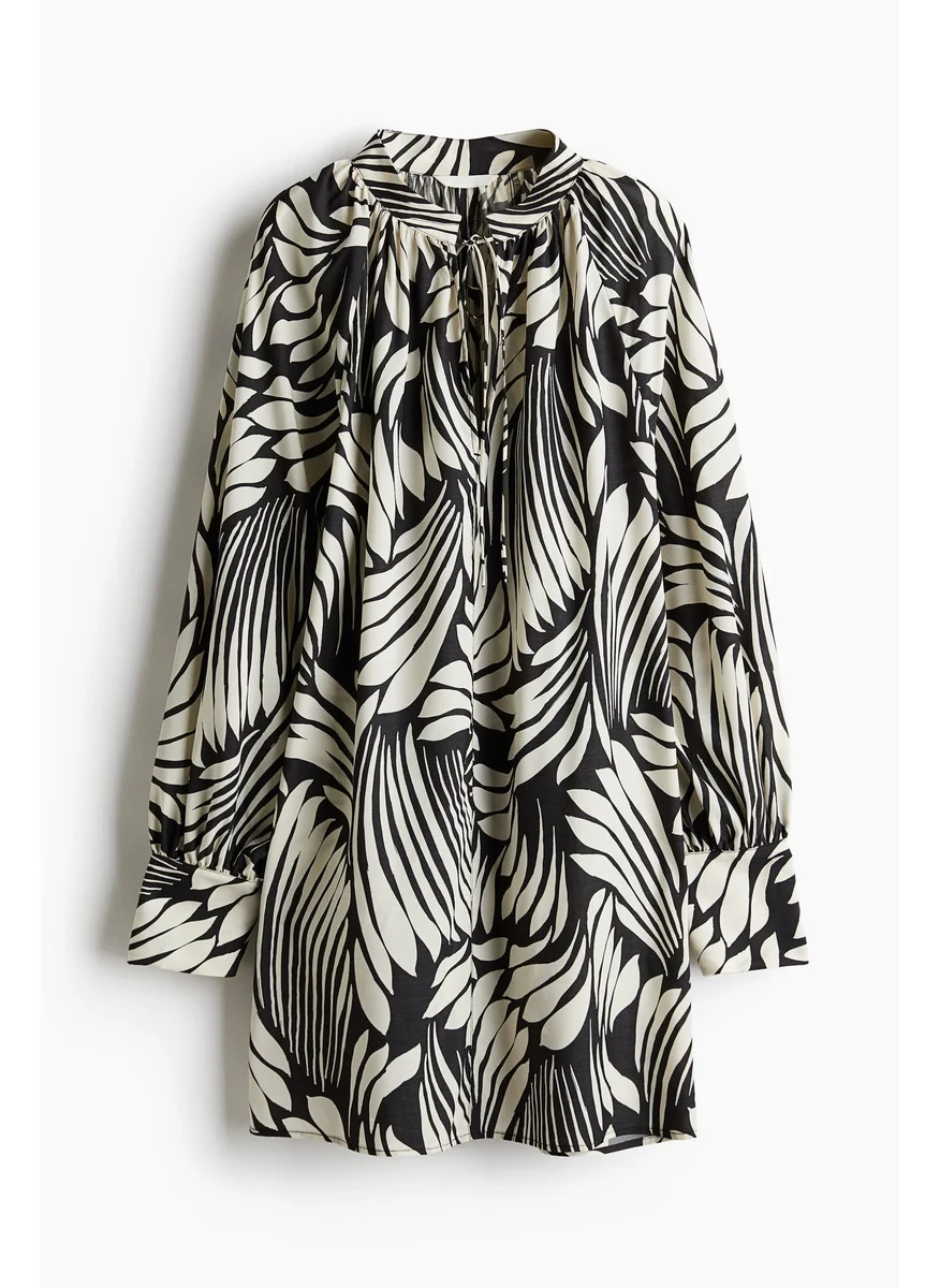 H&M Oversized Tie-Detail Dress