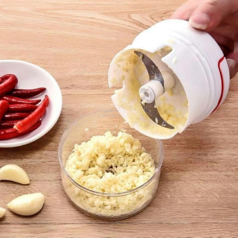Triple Blade Mini Rope Pull Chopper, Handheld Portable Kitchen Tool for Garlic, Onion, Vegetables, Herbs, Efficient Manual Cord-Pulled Food Processor (One pack)