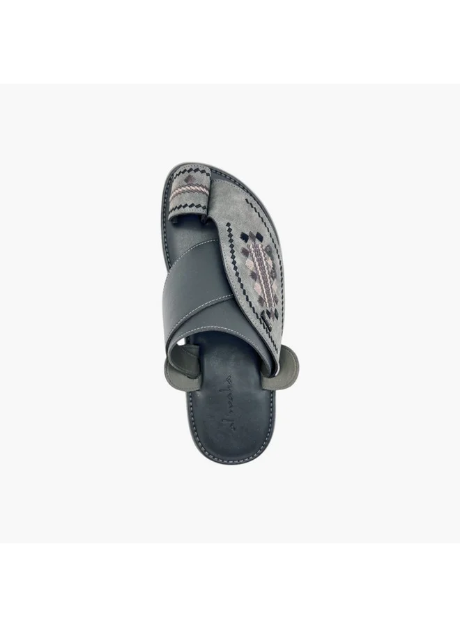 الواحة Men's Textured Slip-On Arabic Sandals with Toe Loop Detail