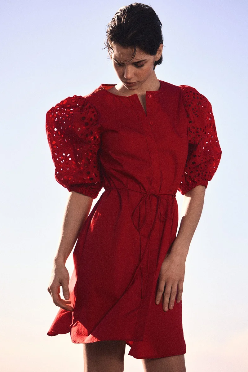 اتش اند ام فستان بأكمام مثقوبة