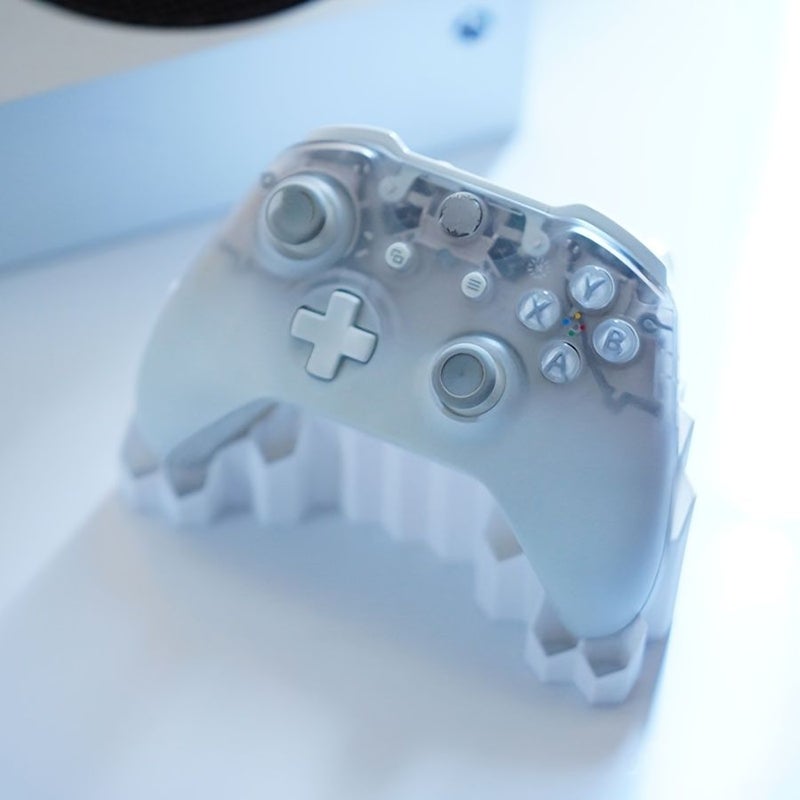 Wireless Controller Charging Stand With Grey Honeycomb Handle Holder For Gamer Display - Image 1
