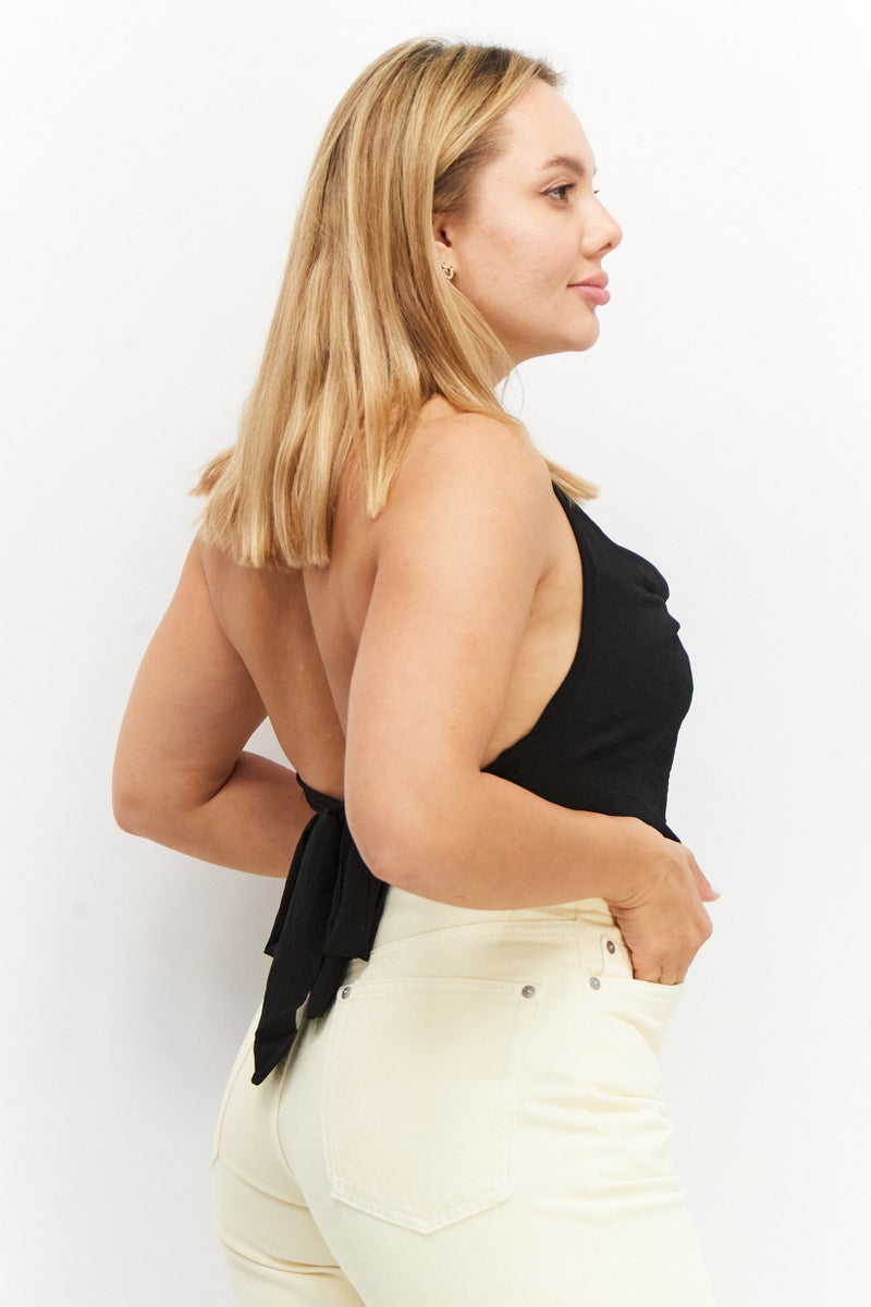 I SAW IT FIRST Women Halter Neckline Sleeveless Plain Crop Top, Black - Image 3